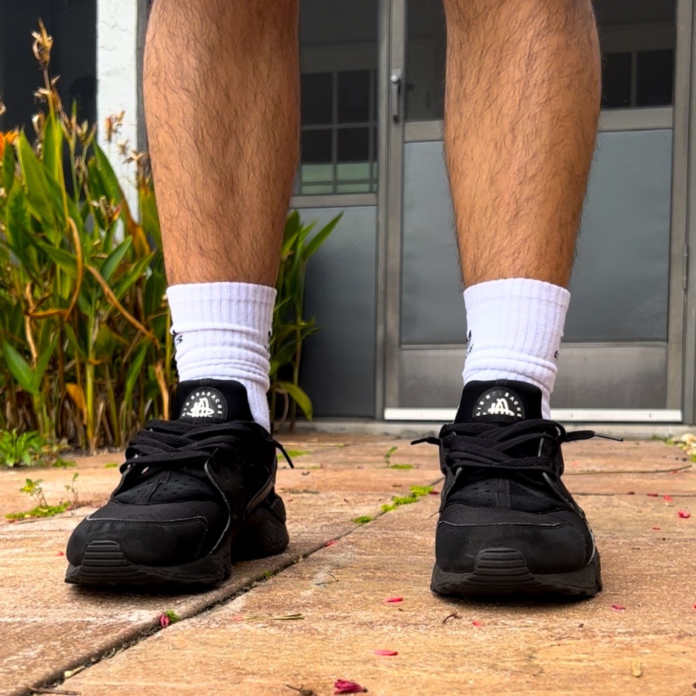 Nike huaraches triple black size 10